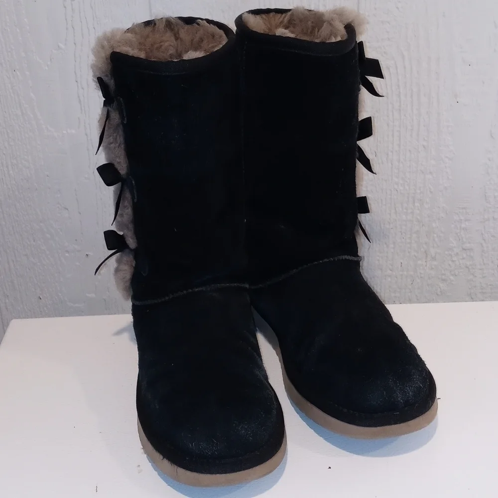 Koolaburra Ugg boots black and gray bow tie size 8